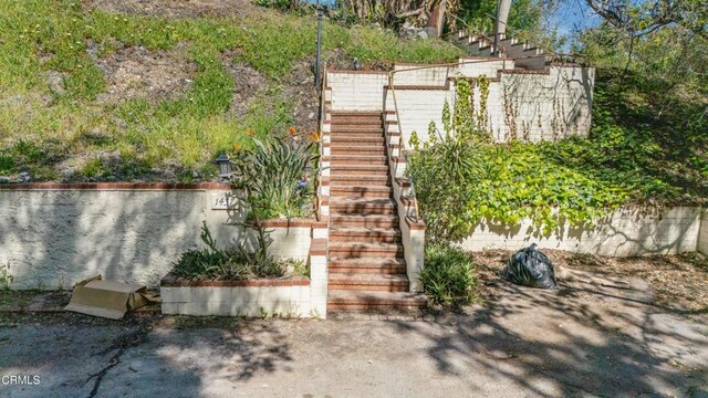 1437 Crest Dr, Altadena, CA 91001