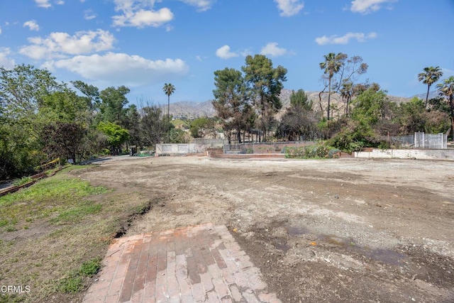 1437 Crest Dr, Altadena, CA 91001