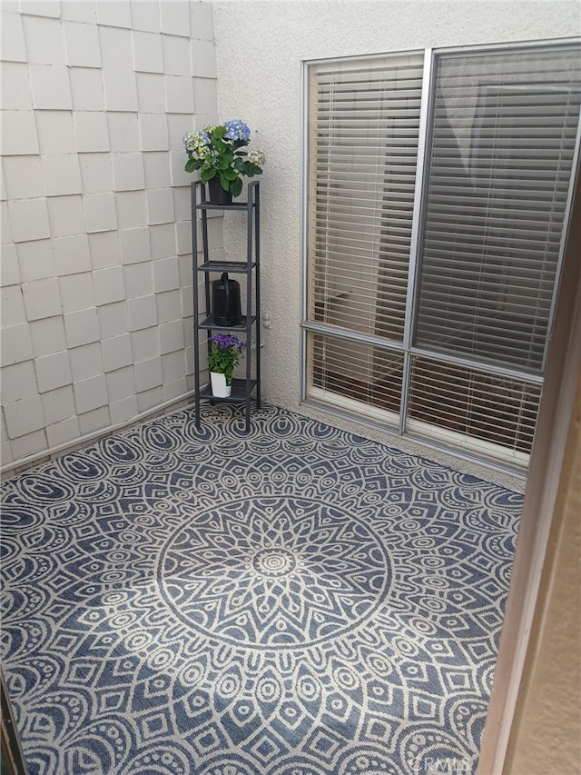 523 Calle Aragon Unit C, Laguna Woods, CA 92637 - interior space with a textured wall