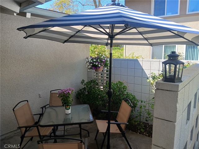 523 Calle Aragon Unit C, Laguna Woods, CA 92637 - view of patio with fence