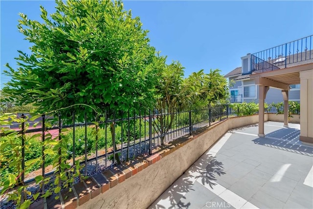 10 Mela Ln, Rancho Palos Verdes, CA 90275 - view of patio featuring a balcony and fence