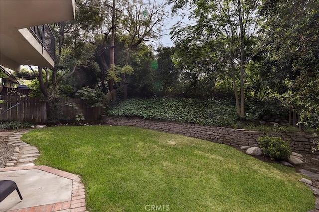 335 Sycamore Gln, Pasadena, CA 91105 - view of yard featuring a patio area and fence