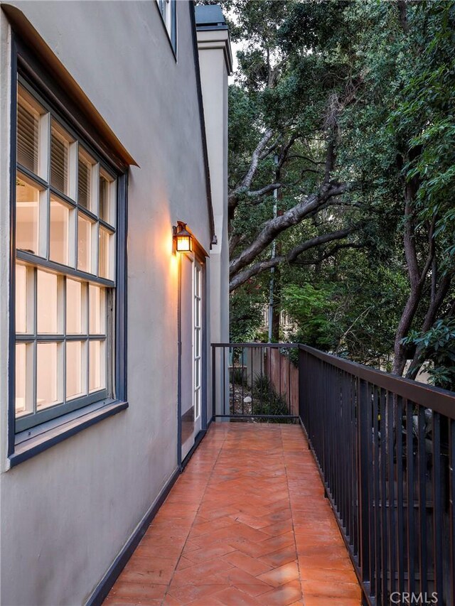 335 Sycamore Gln, Pasadena, CA 91105 - view of balcony