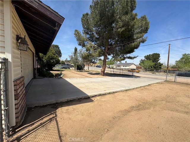 17665 Juniper St, Hesperia, CA 92345 - view of yard with fence