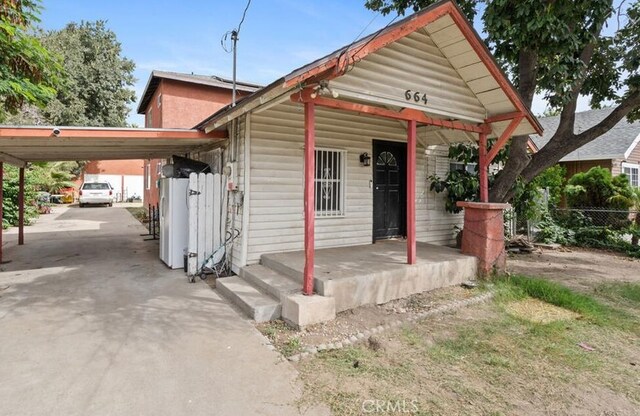664 W 14th St, San Bernardino, CA 92405 - view of front of house with fence and driveway