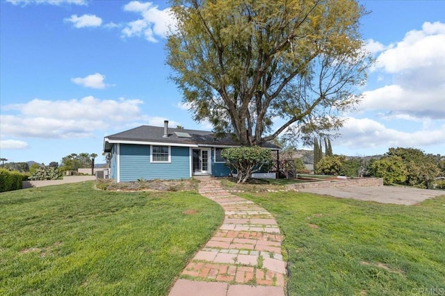 1420 Idaho Ave, Escondido, CA 92027 - single story home featuring a front yard