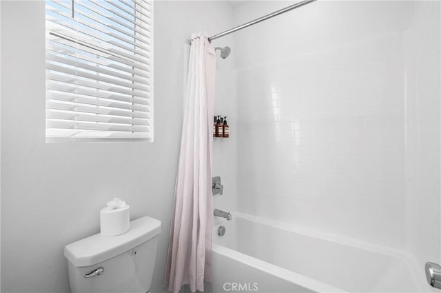 full bathroom featuring toilet and shower / tub combo with curtain