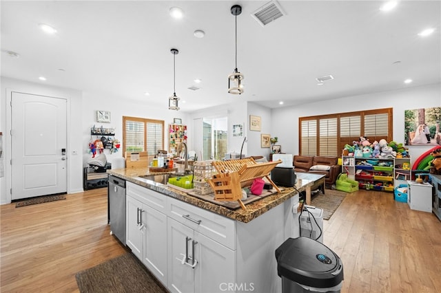 kitchen featuring visible vents, light wood-style floors, recessed lighting, a sink, and dishwasher