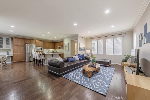 living room with baseboards, dark wood-style floors, recessed lighting, and ornamental molding