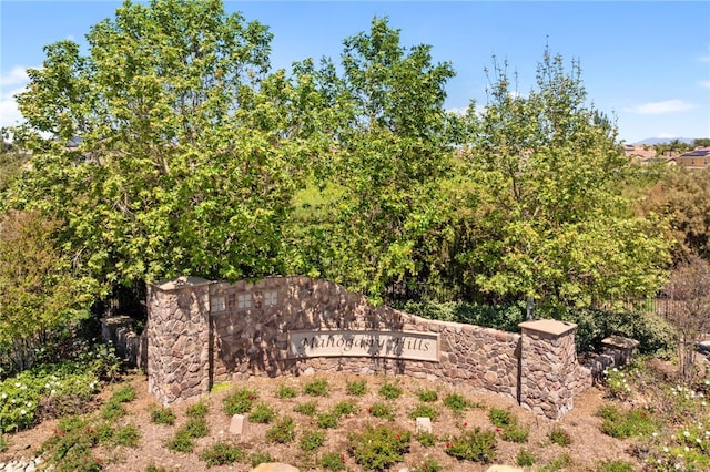 view of community / neighborhood sign