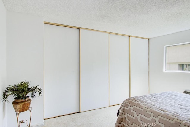 2399 Via Mariposa W Unit 2E, Laguna Woods, CA 92637 - bedroom with carpet, a textured ceiling, and a closet