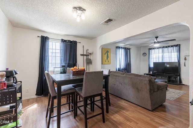 510 Decatur St, Bakersfield, CA 93308 - dining space with a wealth of natural light, arched walkways, visible vents, and a textured ceiling