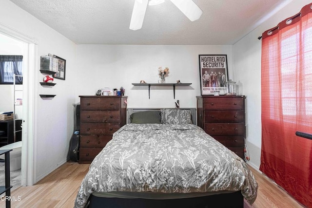 510 Decatur St, Bakersfield, CA 93308 - bedroom featuring light wood-type flooring, ceiling fan, baseboards, and a textured ceiling
