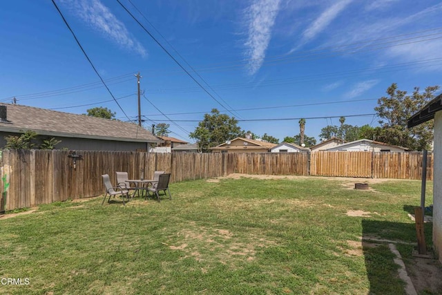 510 Decatur St, Bakersfield, CA 93308 - view of yard featuring a fenced backyard