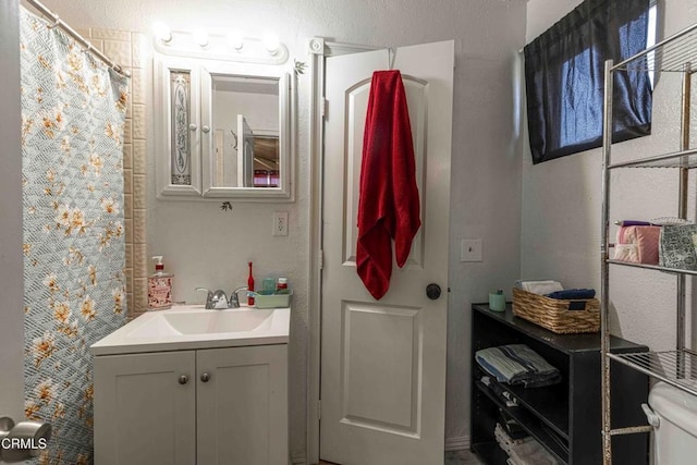 510 Decatur St, Bakersfield, CA 93308 - full bath featuring toilet, curtained shower, and vanity