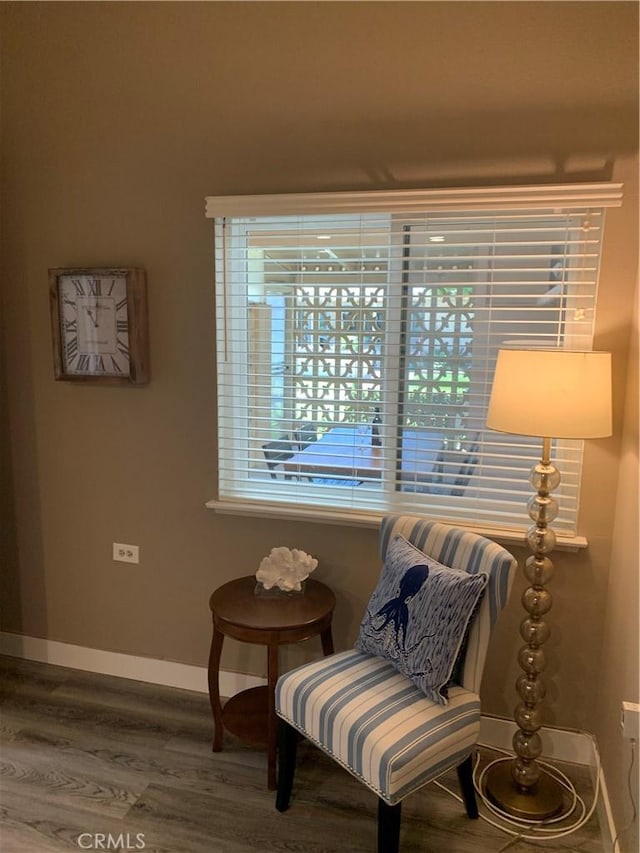 1441 Homewood Rd Unit M5-96B, Seal Beach, CA 90740 - living area featuring wood finished floors and baseboards