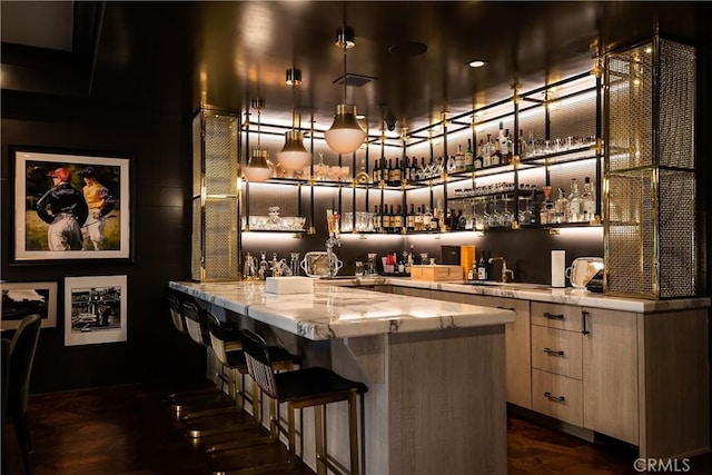 617 Anderson St, Manhattan Beach, CA 90266 - bar featuring wet bar and a sink