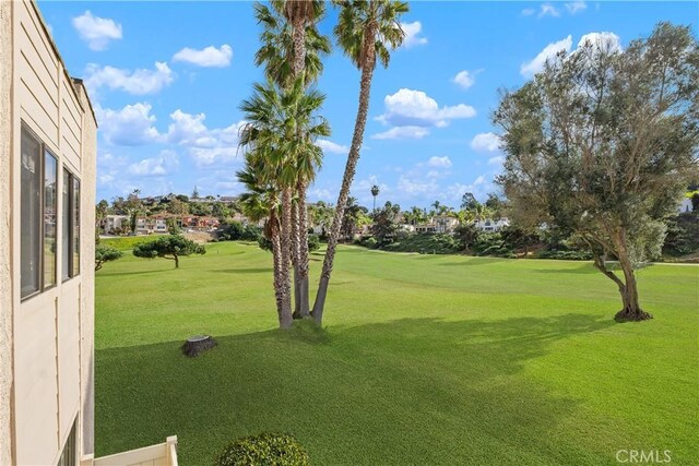 view of yard featuring golf course view