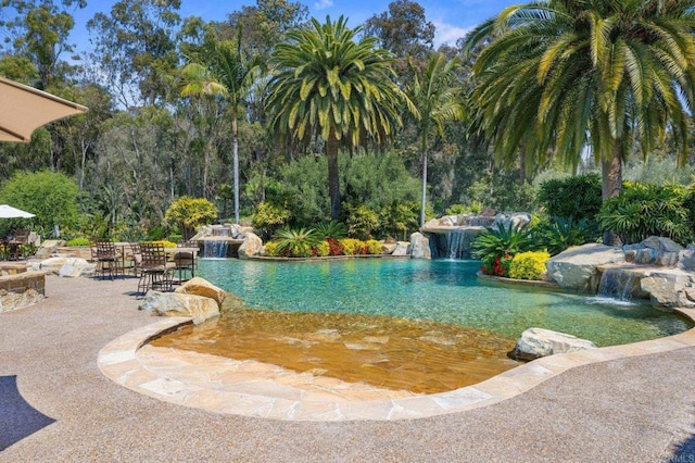 6314 El Apajo, Rancho Santa Fe, CA 92067 - outdoor pool with a patio area