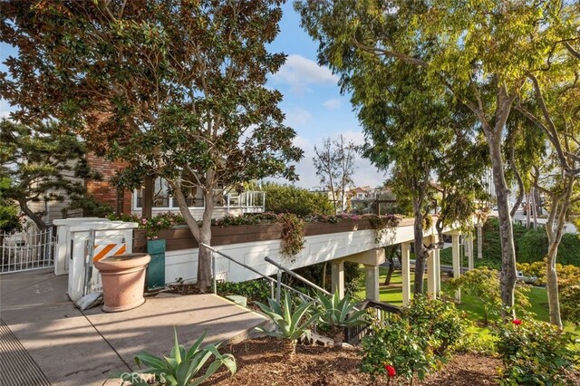 2516 Bayside Dr, Corona Del Mar, CA 92625 - surrounding community with stairway