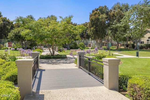 2101 Fox Den Ct, Oxnard, CA 93036 - view of community with a yard