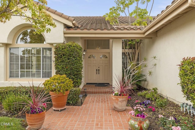 2101 Fox Den Ct, Oxnard, CA 93036 - property entrance featuring stucco siding and a tile roof