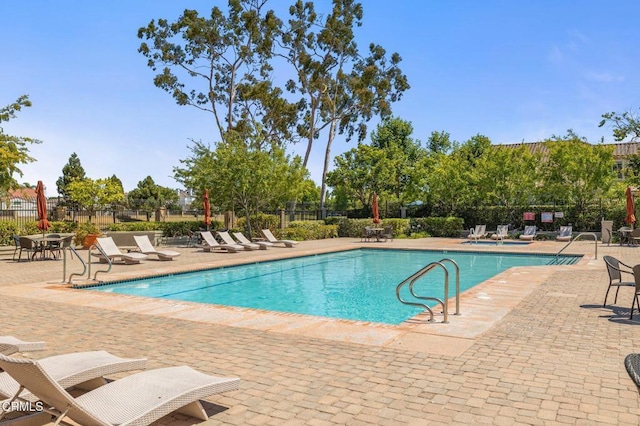2101 Fox Den Ct, Oxnard, CA 93036 - pool with a patio area and fence