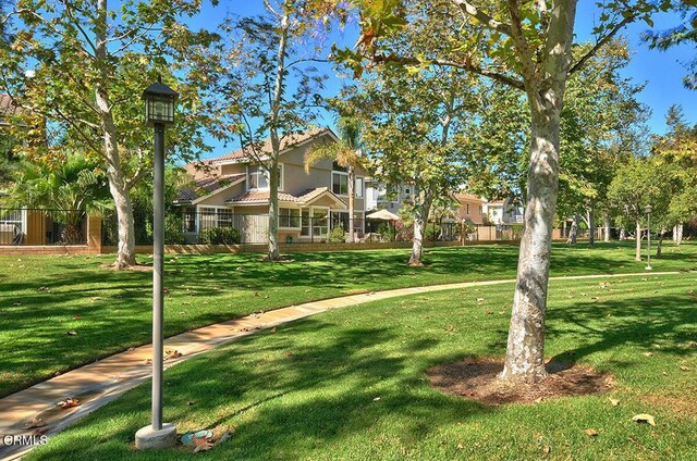 2101 Fox Den Ct, Oxnard, CA 93036 - surrounding community featuring a yard