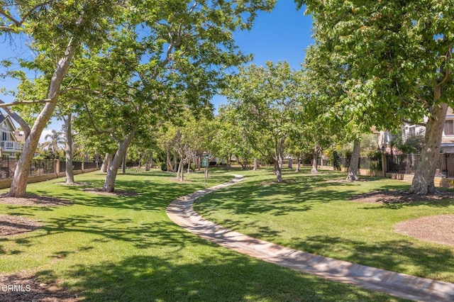2101 Fox Den Ct, Oxnard, CA 93036 - surrounding community with a yard and fence