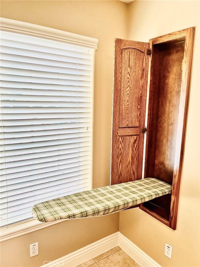 19640 Yanan Rd, Apple Valley, CA 92307 - interior details featuring baseboards