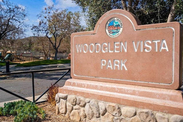 view of community / neighborhood sign