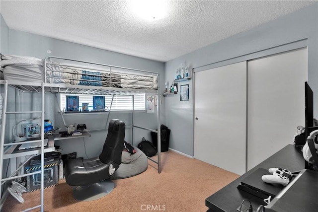 15895 Mandan Rd, Apple Valley, CA 92307 - carpeted bedroom with a textured ceiling and a closet