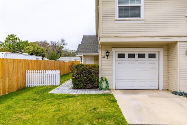 41 Thomas Ct, Templeton, CA 93465 - view of garage