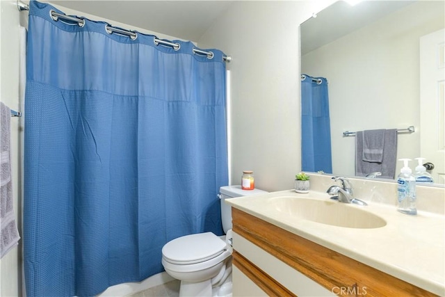 41 Thomas Ct, Templeton, CA 93465 - full bath with vanity, toilet, and curtained shower
