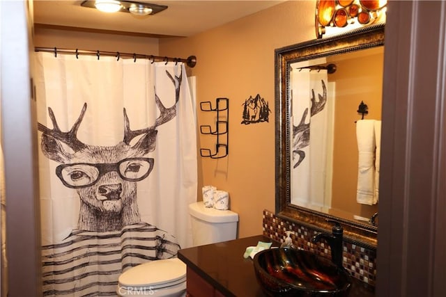 755 Cienega Rd Unit B, Big Bear Lake, CA 92315 - full bath with toilet, a shower with shower curtain, and vanity