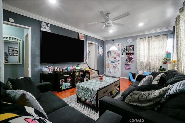 living room featuring crown molding, wood finished floors, and a ceiling fan