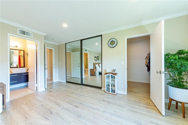 2735 Piedmont Ave Unit 3, Montrose, CA 91020 - unfurnished bedroom featuring light wood-type flooring, ornamental molding, visible vents, recessed lighting, and baseboards