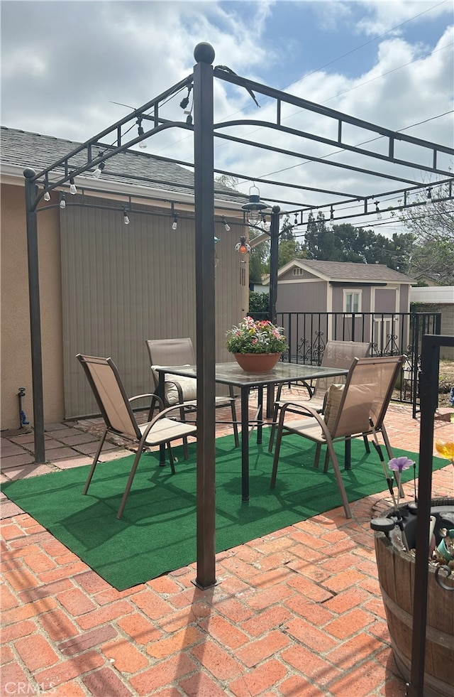 16624 Kelsloan St, Lake Balboa, CA 91406 - view of patio / terrace