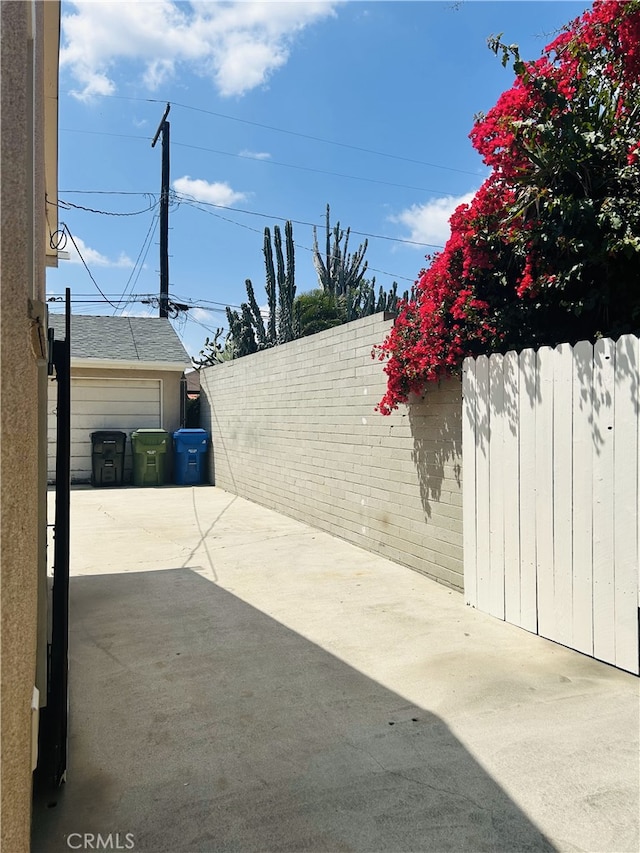 16624 Kelsloan St, Lake Balboa, CA 91406 - view of patio