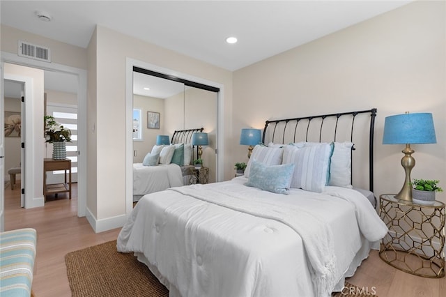 bedroom featuring visible vents, a closet, baseboards, recessed lighting, and light wood-style flooring