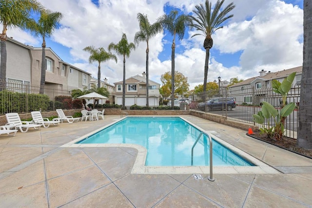 11869 Spruce Run Dr Unit B, San Diego, CA 92131 - community pool featuring a residential view and a patio area