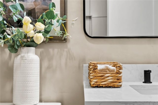 bathroom featuring a sink
