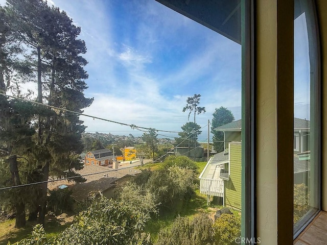 view of yard with a balcony