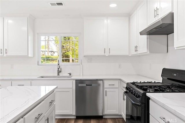 kitchen featuring under cabinet range hood, dishwasher, visible vents, a sink, and black range with gas cooktop