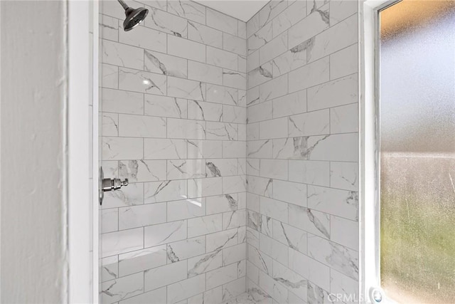 bathroom featuring tiled shower
