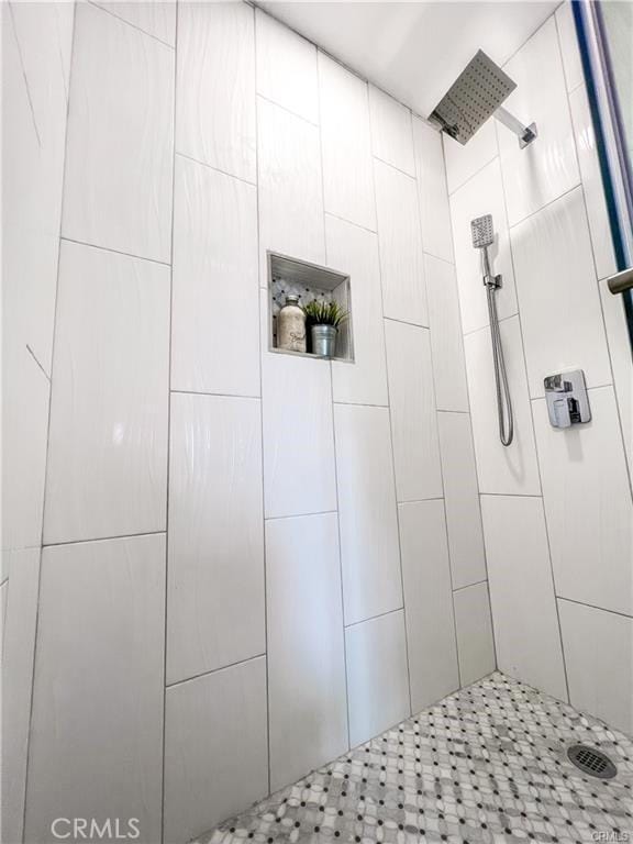 bathroom with a tile shower