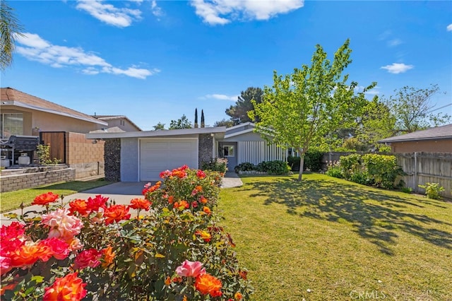 266 N 14th St, Banning, CA 92220 - view of front facade with a garage, stucco siding, and driveway