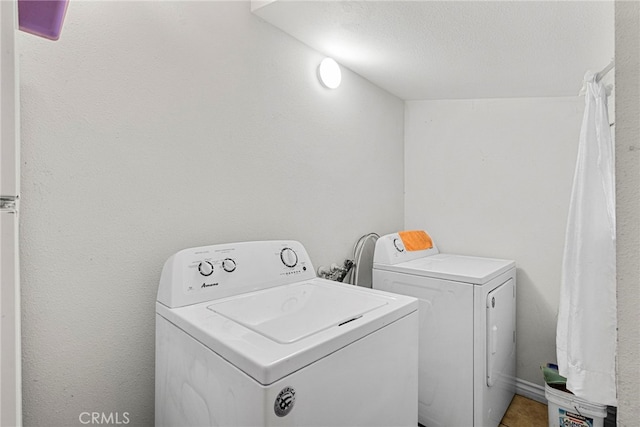 2619 Trinity St, Los Angeles, CA 90011 - laundry area featuring washer and dryer