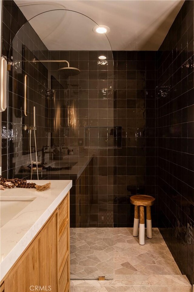 521 Fremont Dr, Pasadena, CA 91103 - bathroom with vanity, a tile shower, tile walls, and recessed lighting
