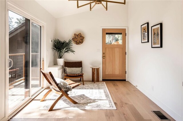 521 Fremont Dr, Pasadena, CA 91103 - entrance foyer featuring healthy amount of natural light, light wood finished floors, lofted ceiling, and a ceiling fan